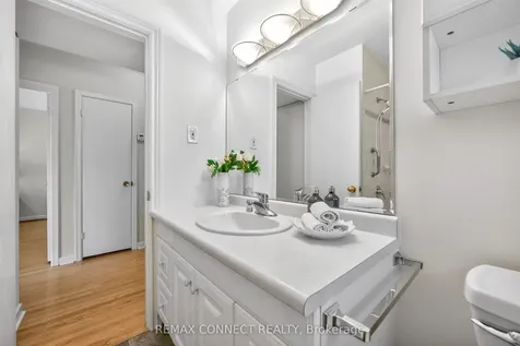 6 Faraday Drive Toronto ON M1H 2S1