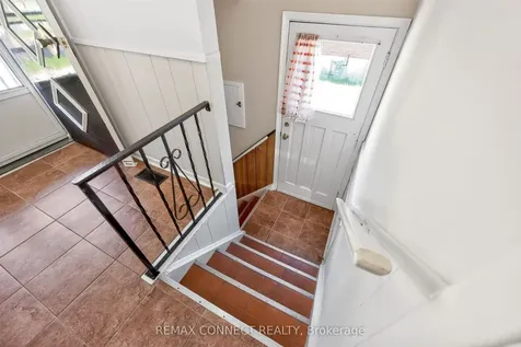 6 Faraday Drive Toronto ON M1H 2S1