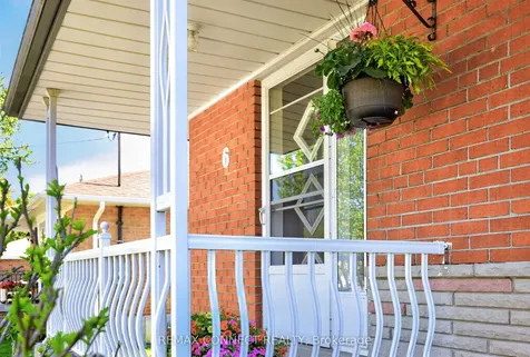 6 Faraday Drive Toronto ON M1H 2S1