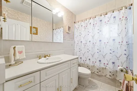 903 Grenoble Boulevard Pickering ON L1W 1T9