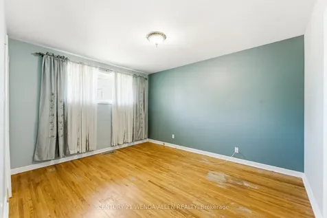 903 Grenoble Boulevard Pickering ON L1W 1T9