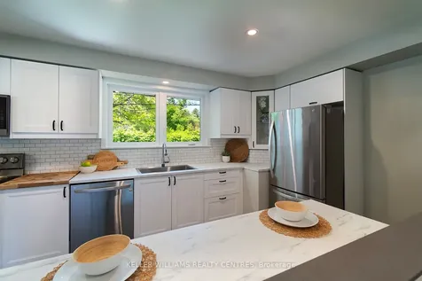 2 Banmoor Boulevard Toronto ON M1J 2Y9