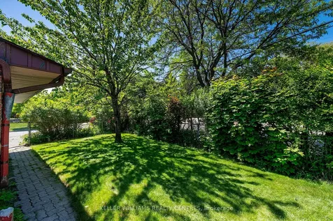 2 Banmoor Boulevard Toronto ON M1J 2Y9
