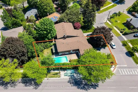 2 Banmoor Boulevard Toronto ON M1J 2Y9