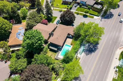 2 Banmoor Boulevard Toronto ON M1J 2Y9