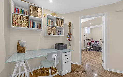 4 Trellanock Avenue Toronto ON M1C 5B3
