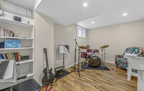 4 Trellanock Avenue Toronto ON M1C 5B3