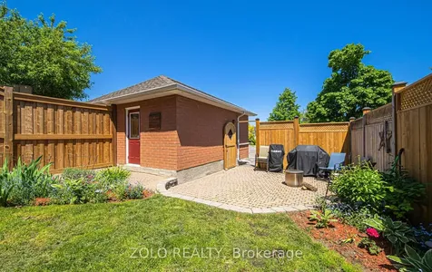 4 Trellanock Avenue Toronto ON M1C 5B3