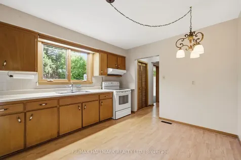 5 Bethune Boulevard Toronto ON M1M 3B6