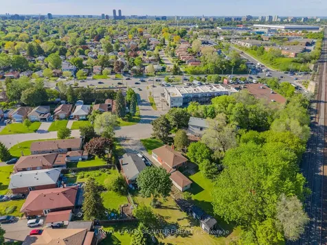 27 Dalecliff Crescent Toronto ON M1R 3L6