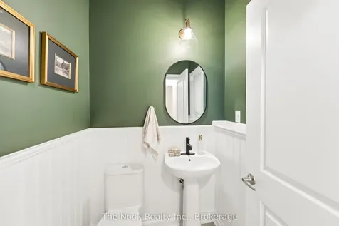 52 Nightingale Crescent Whitby ON L1M 0H4