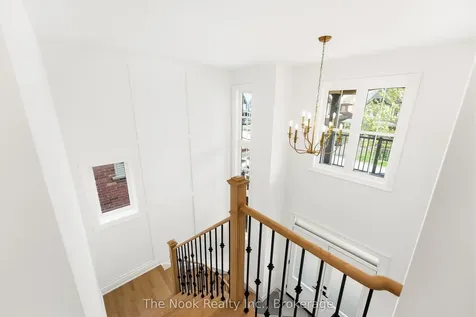 52 Nightingale Crescent Whitby ON L1M 0H4