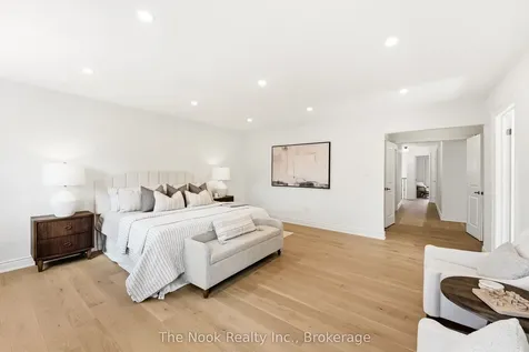 52 Nightingale Crescent Whitby ON L1M 0H4