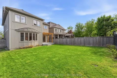 52 Nightingale Crescent Whitby ON L1M 0H4