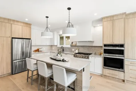 52 Nightingale Crescent Whitby ON L1M 0H4