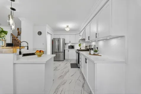 61 Vanguard Drive Whitby ON L1M 2P1