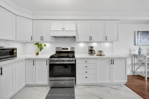 61 Vanguard Drive Whitby ON L1M 2P1