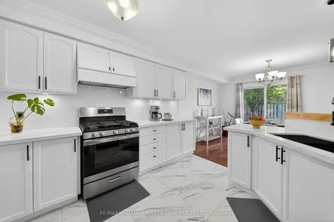 61 Vanguard Drive Whitby ON L1M 2P1