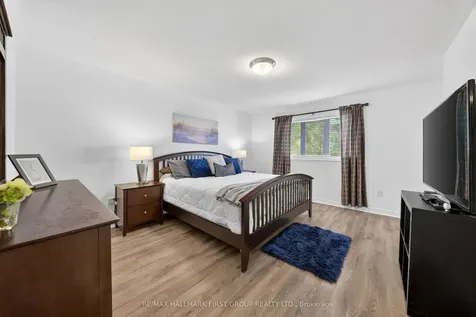 61 Vanguard Drive Whitby ON L1M 2P1