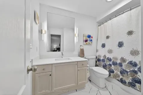 61 Vanguard Drive Whitby ON L1M 2P1