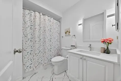 61 Vanguard Drive Whitby ON L1M 2P1