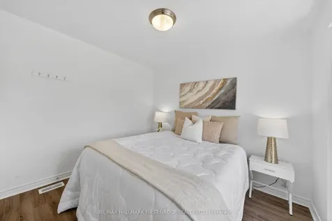 61 Vanguard Drive Whitby ON L1M 2P1