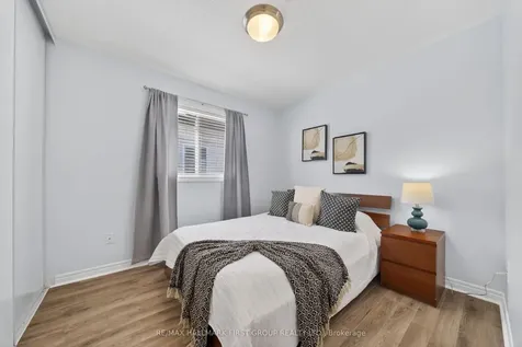 61 Vanguard Drive Whitby ON L1M 2P1