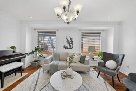 61 Vanguard Drive Whitby ON L1M 2P1