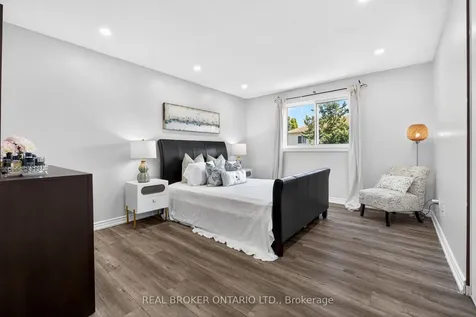 1523 Bentley Lane Pickering ON L1X 2M6