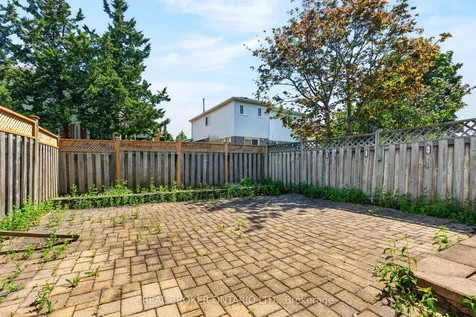 1523 Bentley Lane Pickering ON L1X 2M6