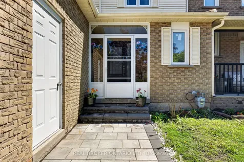 1523 Bentley Lane Pickering ON L1X 2M6