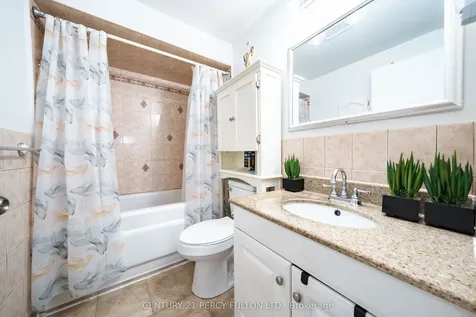 49 Croach Crescent Toronto ON M1S 4H9