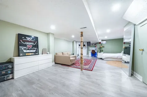 49 Croach Crescent Toronto ON M1S 4H9