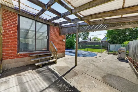 18 Bergen Road Toronto ON M1P 1R9