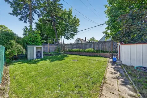18 Bergen Road Toronto ON M1P 1R9