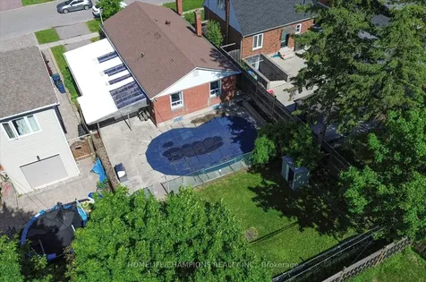 18 Bergen Road Toronto ON M1P 1R9