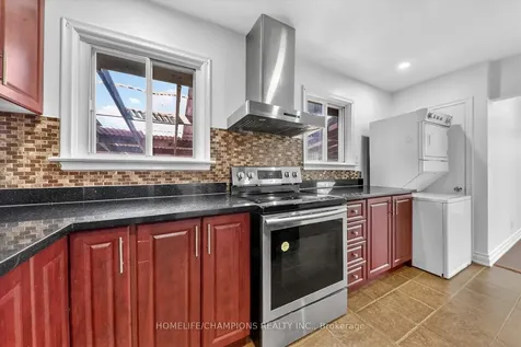18 Bergen Road Toronto ON M1P 1R9