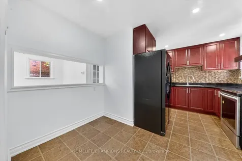 18 Bergen Road Toronto ON M1P 1R9