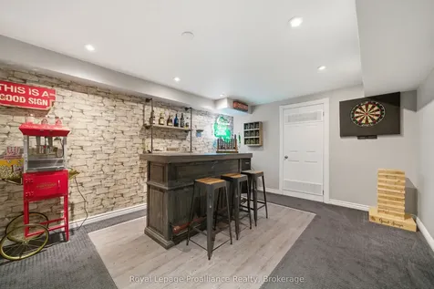 4 Henderson Drive Whitby ON L1N 7Y2