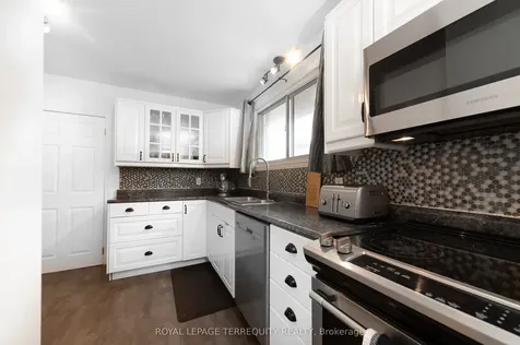 90 Keewatin Street S Oshawa ON L1H 6Z1