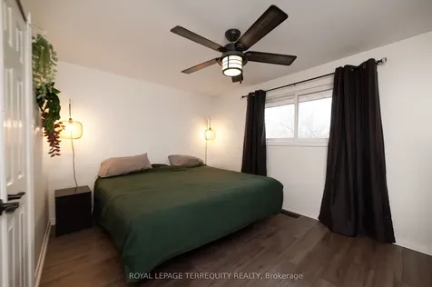 90 Keewatin Street S Oshawa ON L1H 6Z1