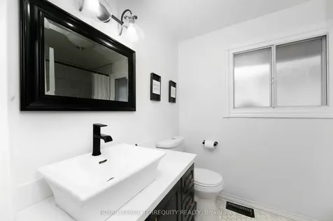 90 Keewatin Street S Oshawa ON L1H 6Z1
