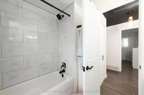 90 Keewatin Street S Oshawa ON L1H 6Z1