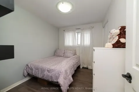 90 Keewatin Street S Oshawa ON L1H 6Z1