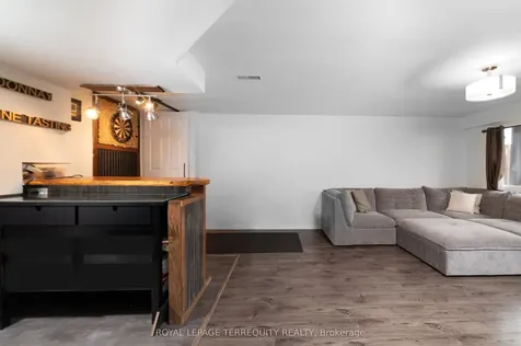 90 Keewatin Street S Oshawa ON L1H 6Z1