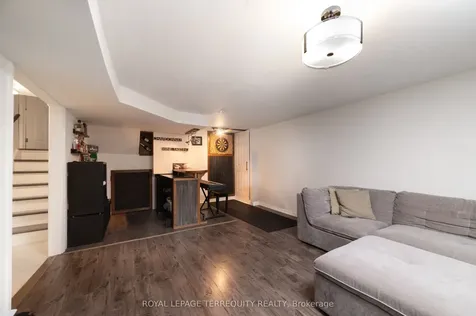 90 Keewatin Street S Oshawa ON L1H 6Z1