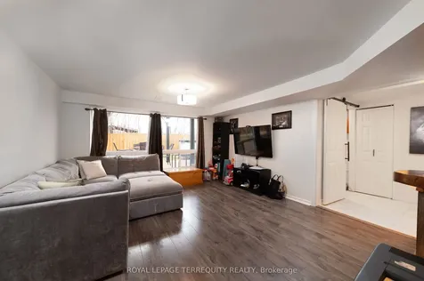 90 Keewatin Street S Oshawa ON L1H 6Z1