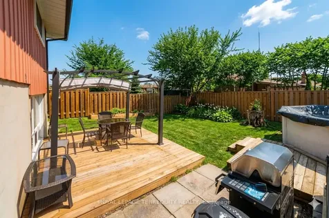 90 Keewatin Street S Oshawa ON L1H 6Z1