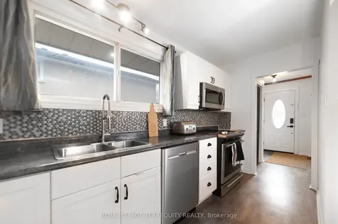90 Keewatin Street S Oshawa ON L1H 6Z1