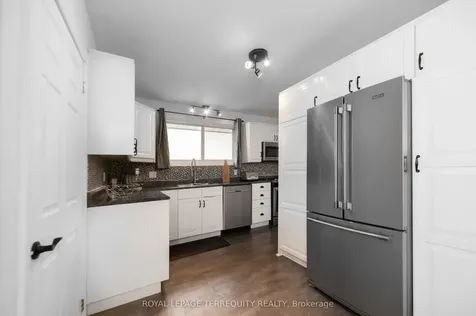 90 Keewatin Street S Oshawa ON L1H 6Z1
